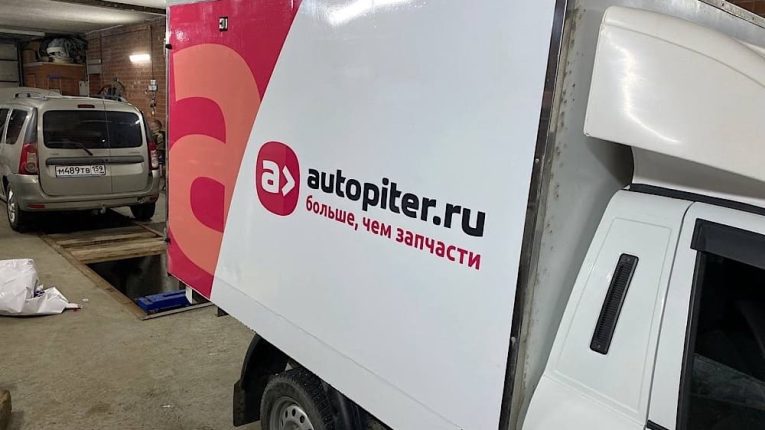 Брендирование транспорта возможно в любое время года